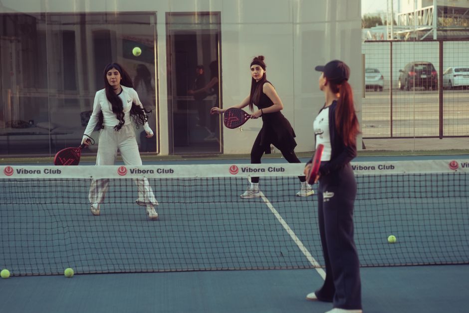 Druppelvormige padelrackets met perfecte balans en controle, ideaal voor elke speler.